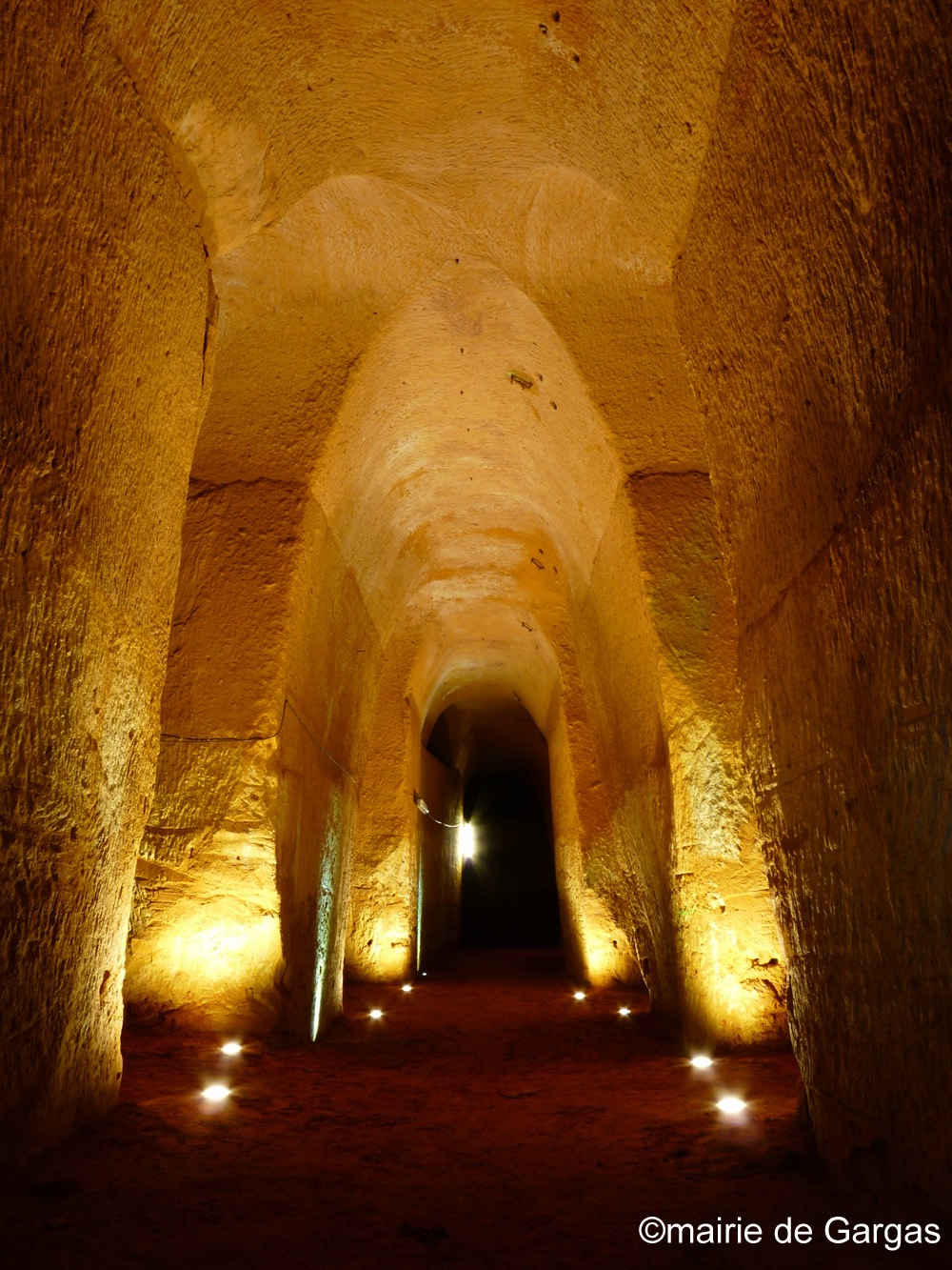 Les galeries cathédrales de la mine d'ocre de Bruoux 