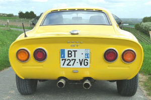 Une Opel GT made in France dans les vins du Loir