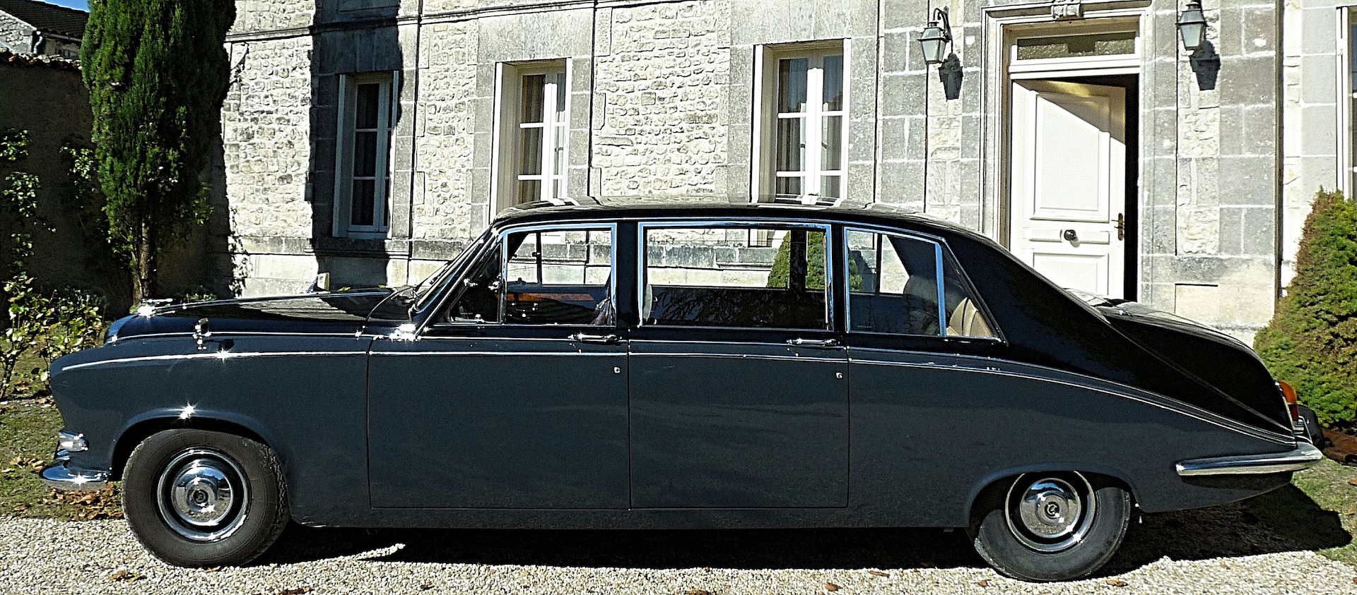 La Daimler DS420 de la Reine marche au cognac