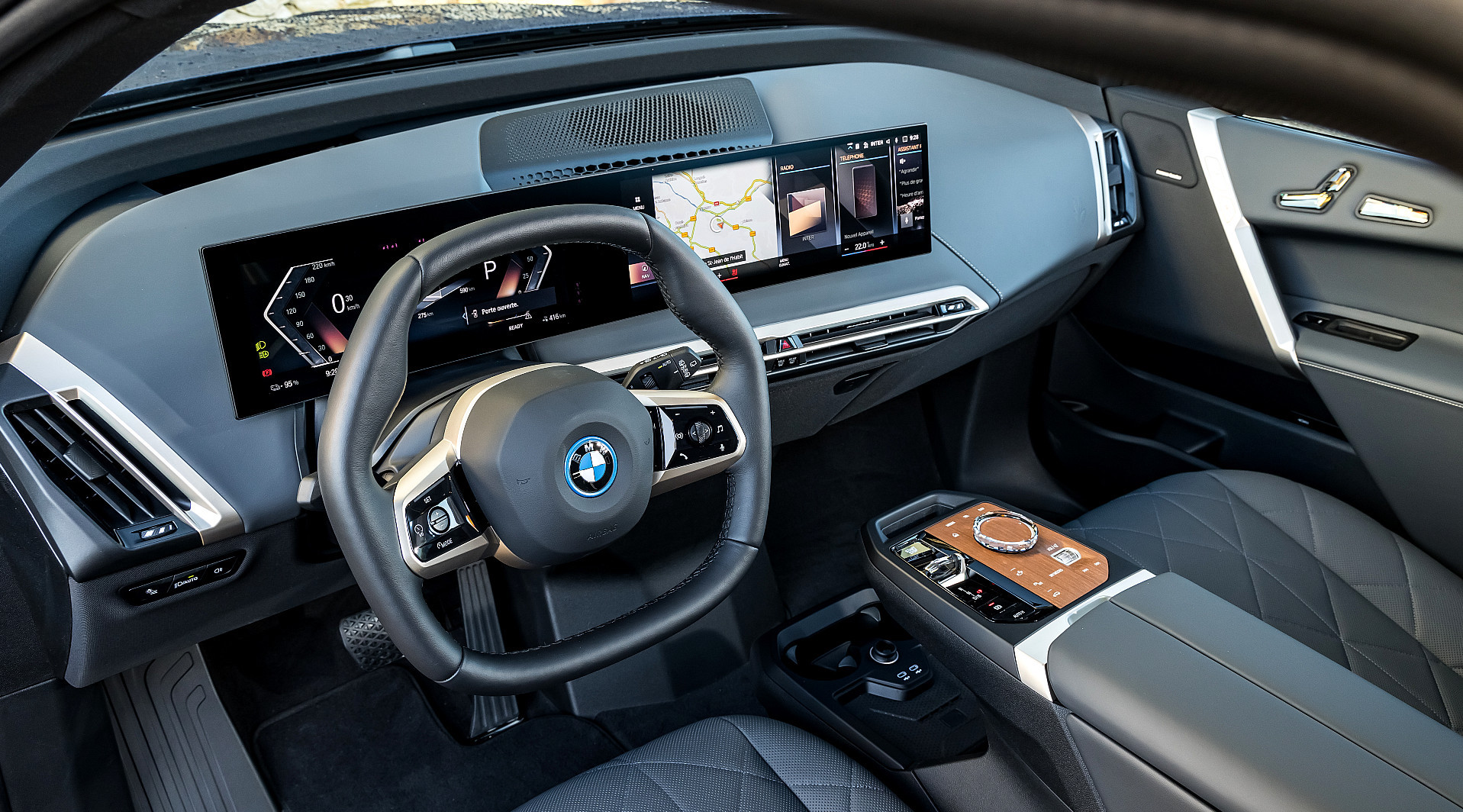 BMW iX : planche de bord :1